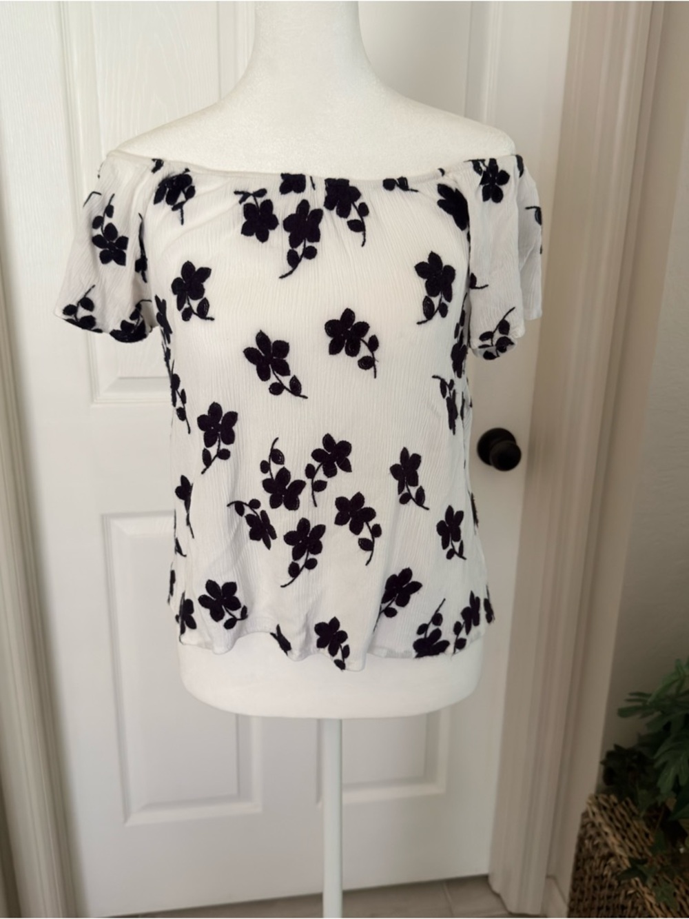 White Floral Off Shoulder Blouse Stretch Summer Top Size M